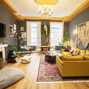 Luxurious 2 Bedroom Lace Market Apartment