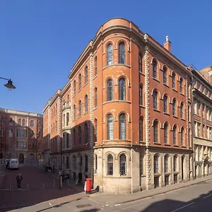 16 Broadway House Apartment